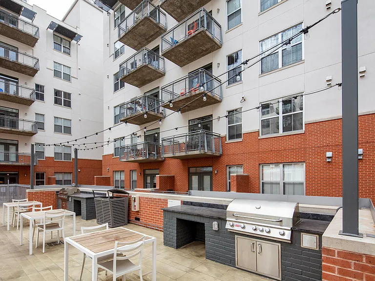 Downtown_amenity_grill (1)_2560