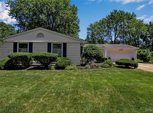 19 Exeter Rd, Williamsville, NY 14221