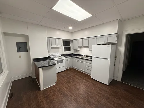 915 College Ave #2 Photo 1