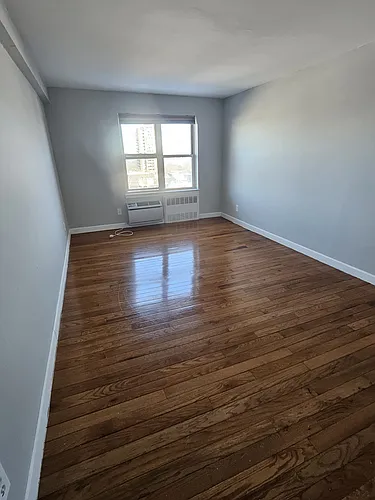 16-70 Bell Blvd Photo 1