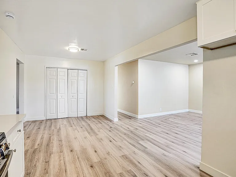 451 Wilshire Ave — Photo 4