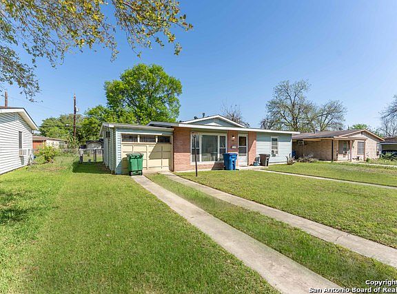 3rd image of 111 Ravenhill Dr