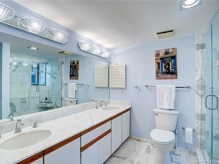 233 NE Edgewater Dr #204 — Photo 33