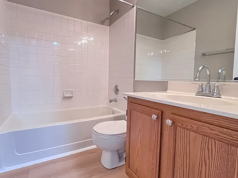 166 Half Moon Cir — Photo 8