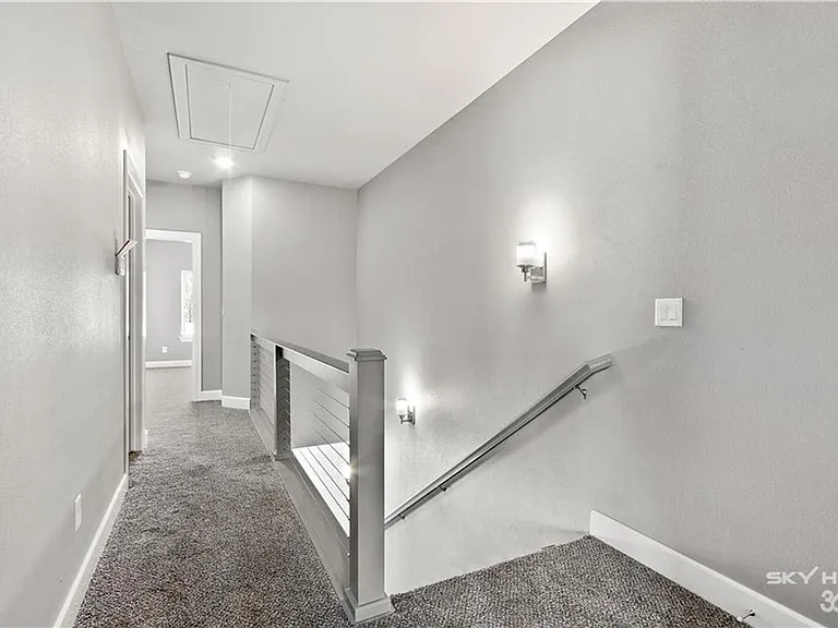 404 NW Retreat Ln — Photo 6