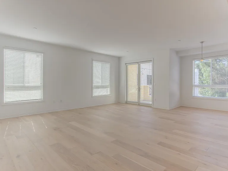 417 S. Barrington Avenue — Photo 10