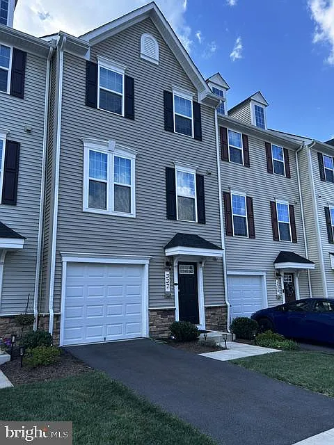 3 bed, 4.0 bath, 1980 sqft, $2,800 — Photo 2