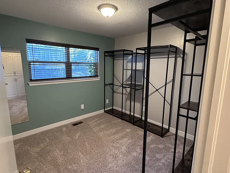 5912 N Sterling Dr — Photo 28
