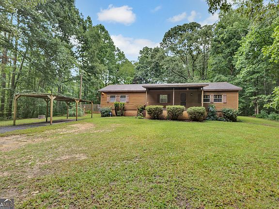 3rd image of 102 Geoffrey Ln