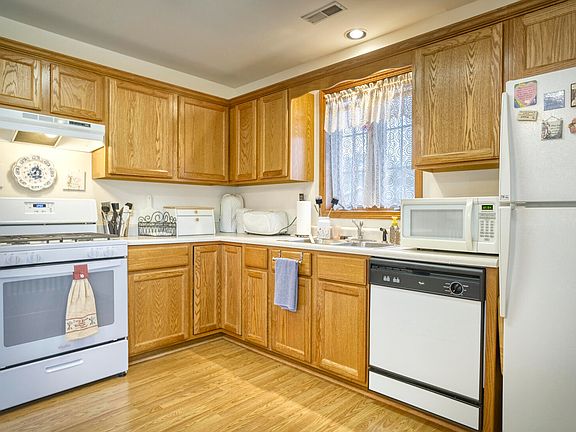 5th image of 3721 Sandalwood Dr