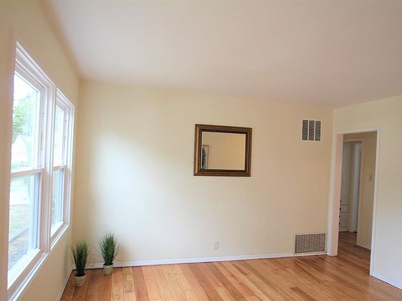 4th image of 2216 Boxwood Dr