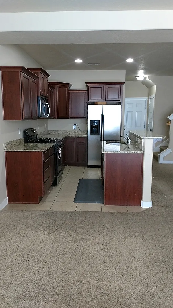 3 Bedroom Townhome in SOJO!! — Photo 1