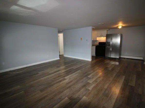 27 Gillen Ave APT 205A, North Providence, RI 02904