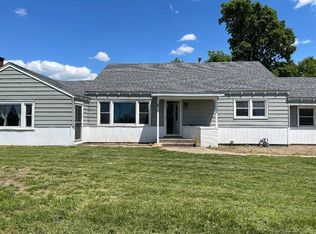 8 Vermont St, Oswego, KS 67356