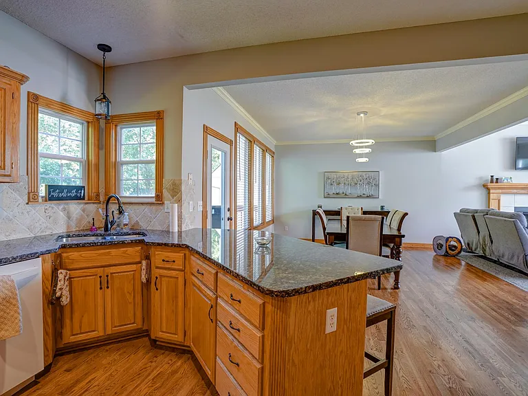 569 Crabapple Ln — Photo 7