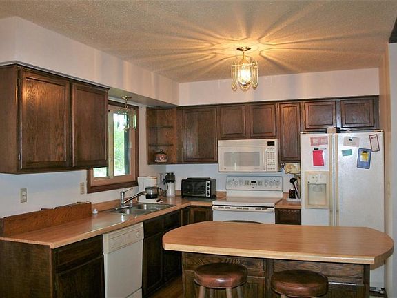 4th image of 11200 Louisiana Ct W