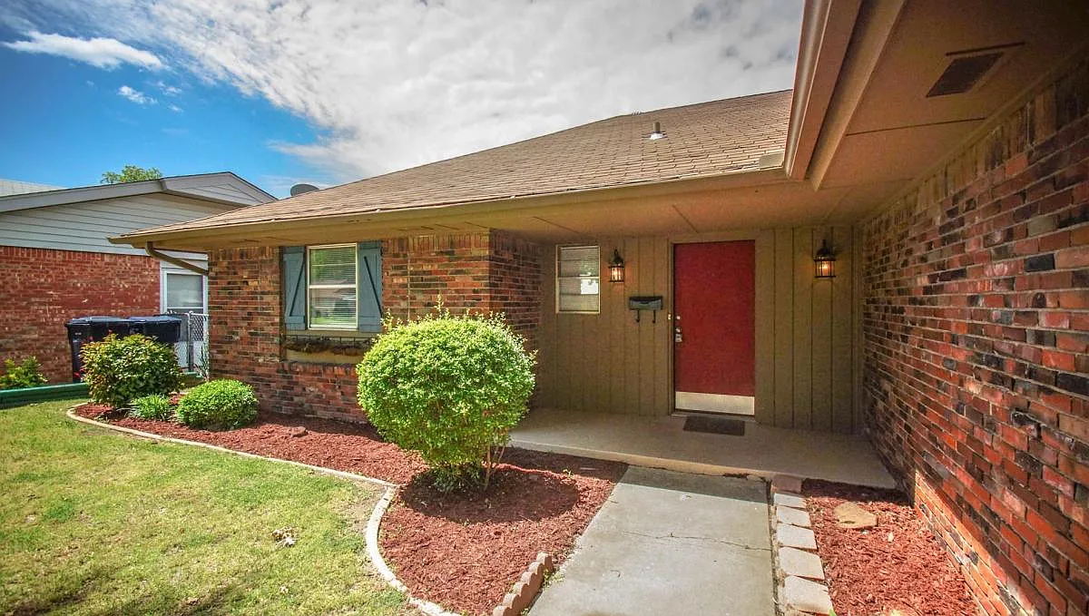 8801 S Youngs Boulevard - 1 — Photo 4