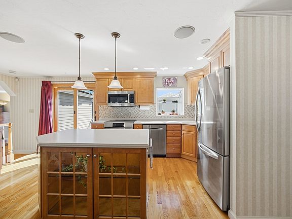 3rd image of 17 Grove Ave