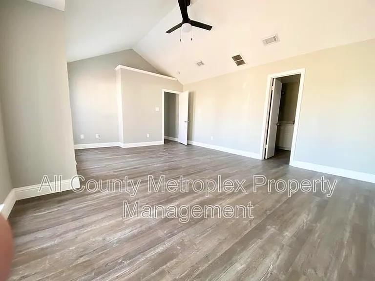 3714 Catalina St — Photo 7