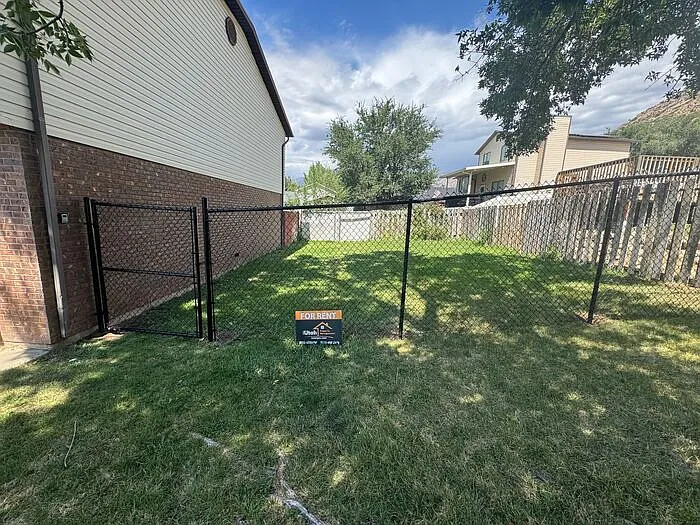 870 N Jackson Ave #8 — Photo 32