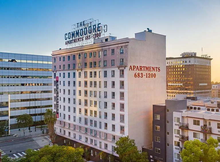 Commodore Regency — Photo 6
