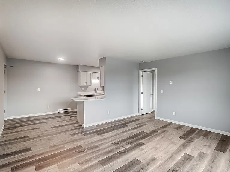 Chardon Place Apartments and Townhomes — Photo 18