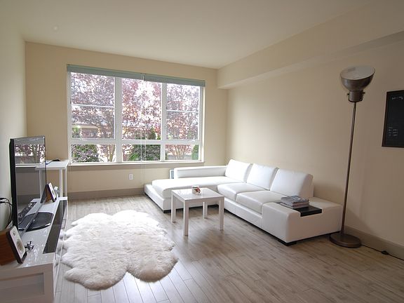 3rd image of 1840 25th Ave NE APT 212