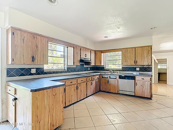 2nd image of 178 MYRTLE Drive