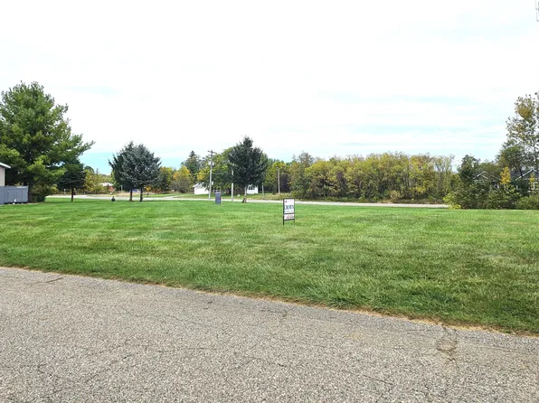 11615 E Bear Mdws SE #37, Alto, MI 49302