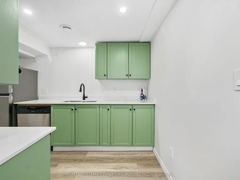 660 Mackechnie Cres #LOWER — Photo 18