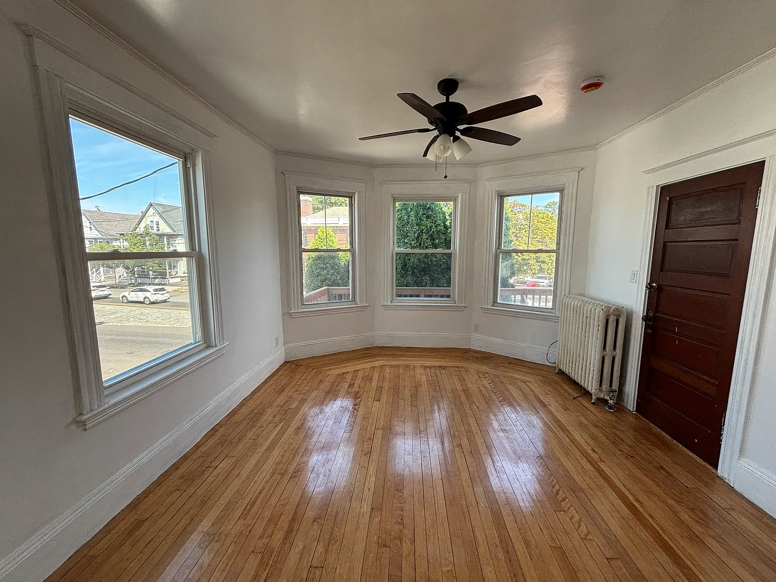 2 bed, 1300 sqft, $2,550 — Photo 2