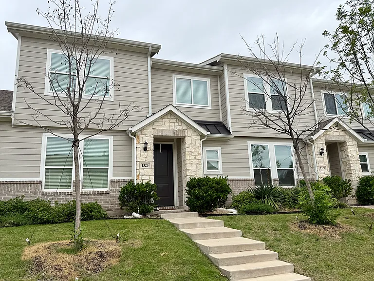 1325 Creekbank Dr — Photo 12