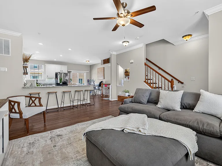 121 Polo Way — Photo 15