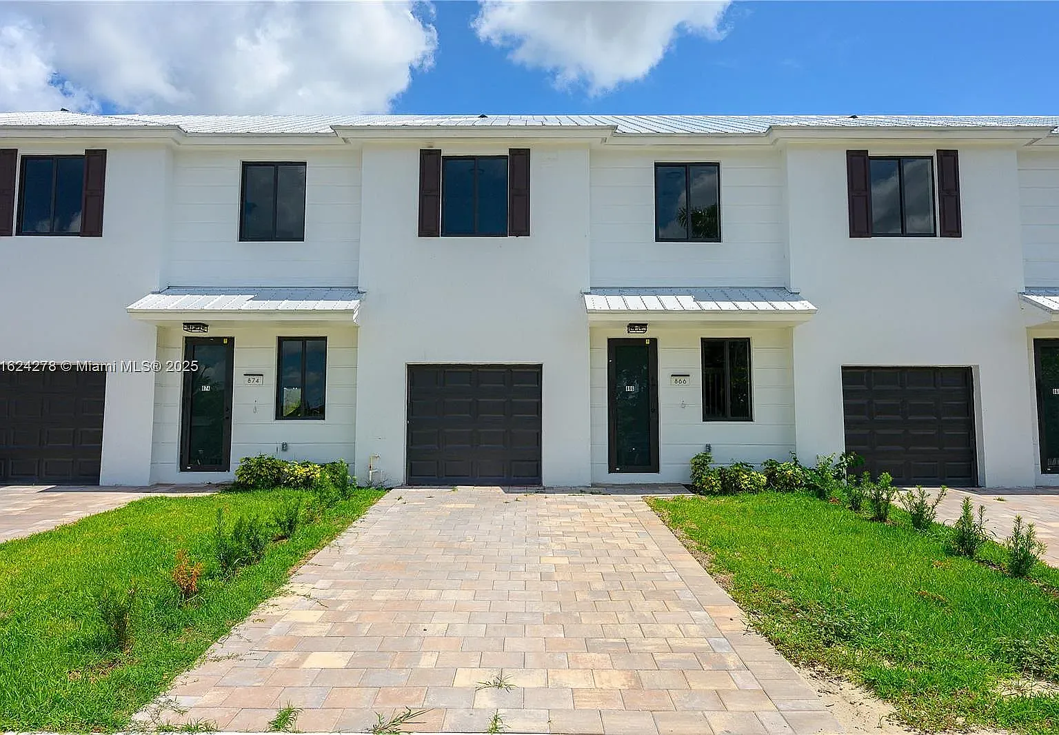 4 bed, 2.5 bath, 2062 sqft, $2,990 — Photo 2