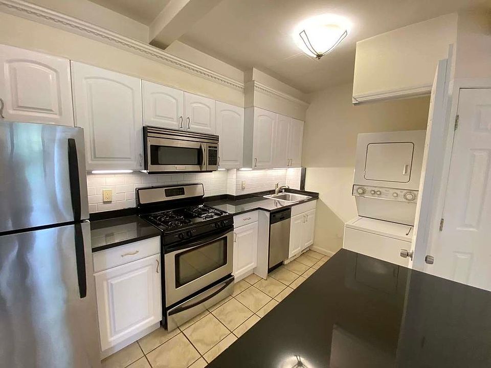 1st image of 200 W 96th St APT 2E