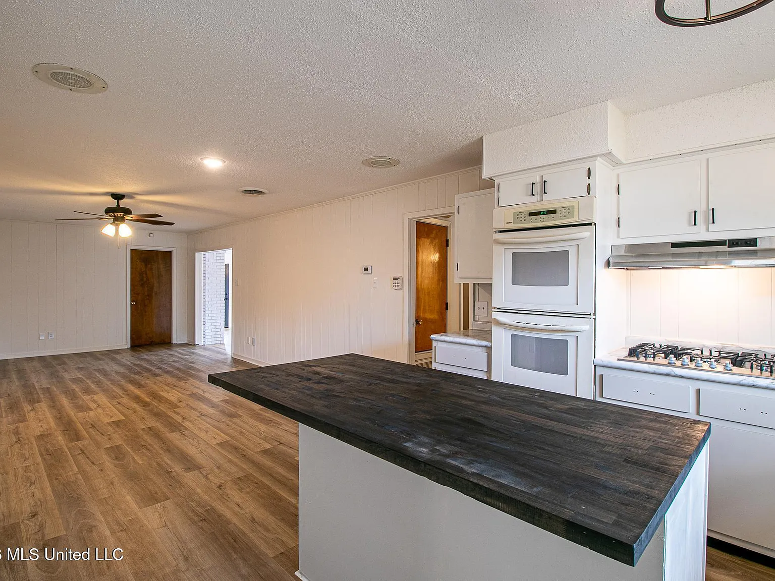 3 bed, 2.0 bath, 1785 sqft, $2,100 — Photo 4