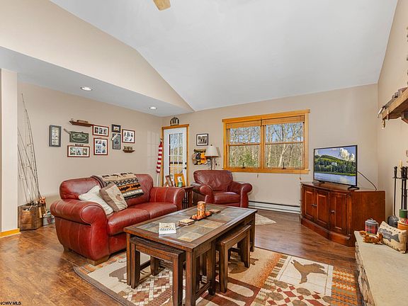 5th image of 597 Pine Dr