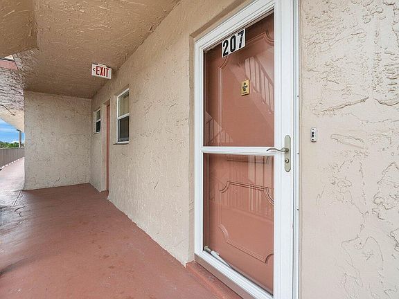 4th image of 721 Lori Drive #207