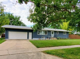 208 20th St E, Williston, ND 58801