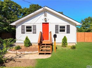 68 Blythe Rd, Ronkonkoma, NY 11779