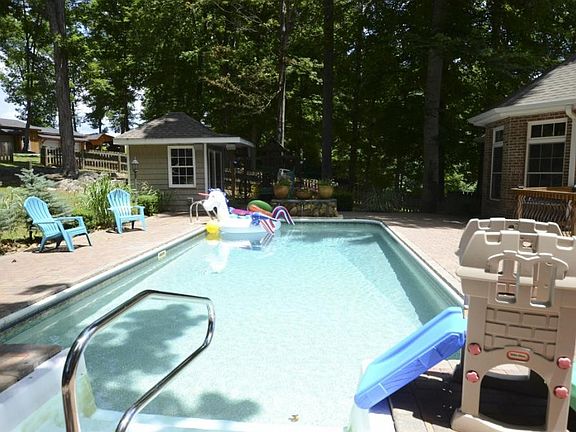 5th image of 132 Jamestown Dr