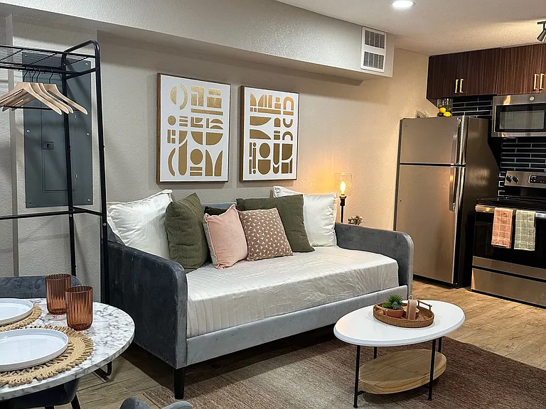 Alma Apartments — Photo 1