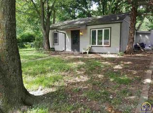 2409 SW Winterwood Ln, Topeka, KS 66614