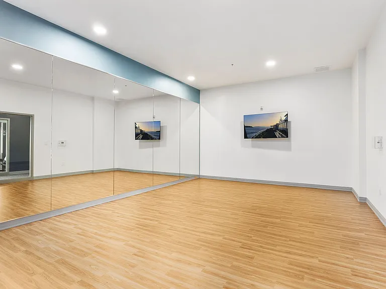 Ovation at Meeker 55+ Senior Apartments — Photo 31