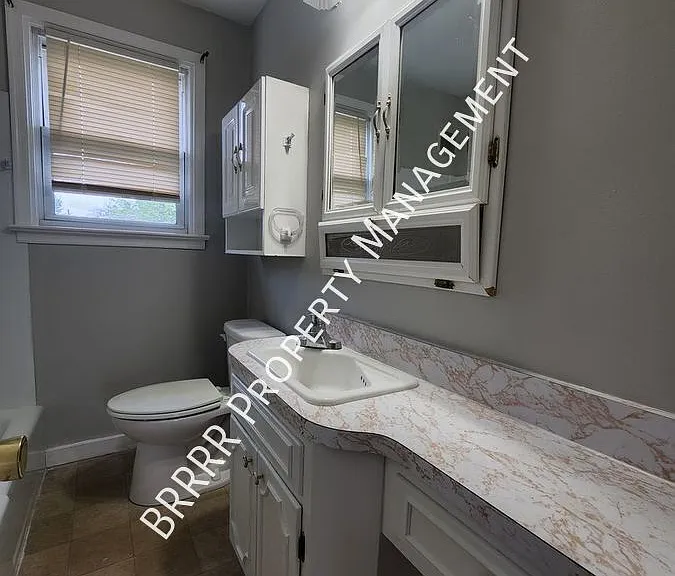 2234 Easton Ave — Photo 12