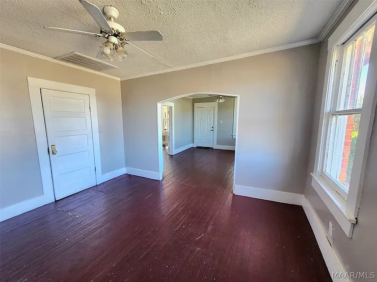 210 W Osceola St — Photo 16