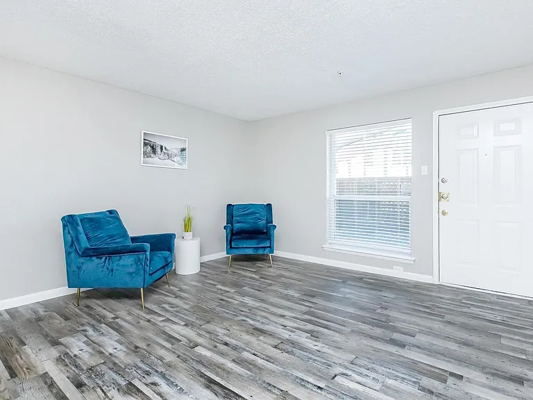 Sierra Heights Apartments — Photo 23