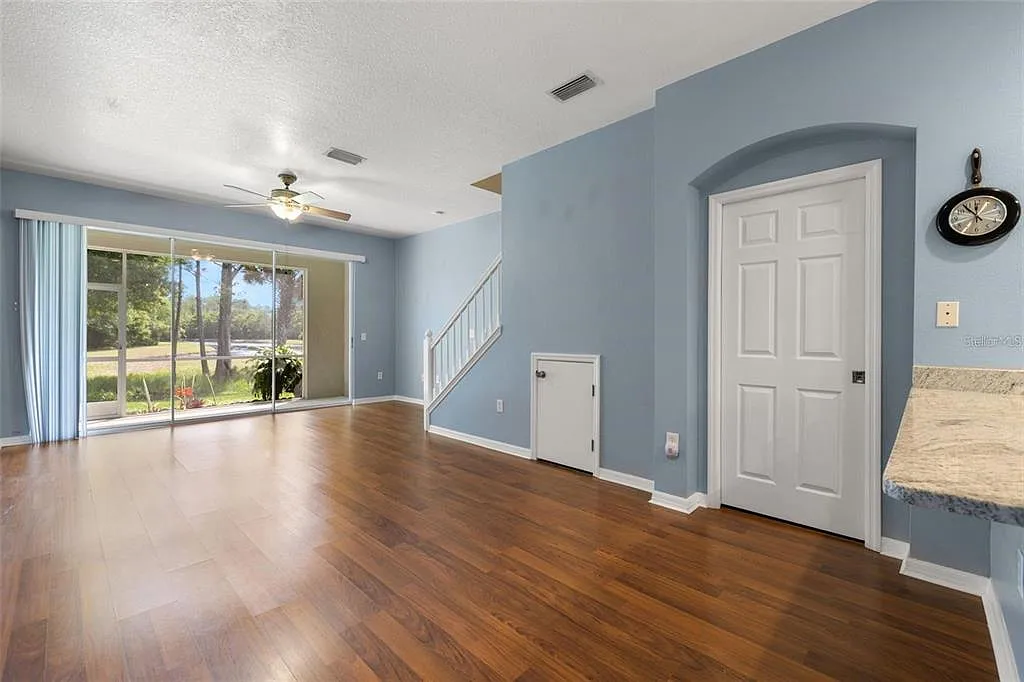 2 bed, 1.5 bath, 1272 sqft, $2,150 — Photo 2