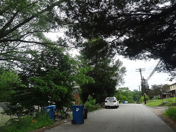 4th image of 121 Howard St