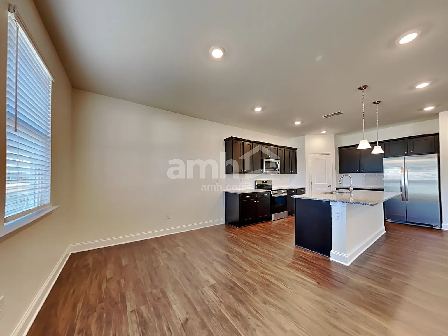 5 bed, 3.0 bath, 2377 sqft, $2,720 — Photo 3
